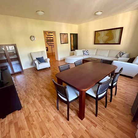 Huge Two Floor Apartment On The Park Colonnade With Free Parking For One Car, 160 Sqm Karlsbad Eksteriør billede