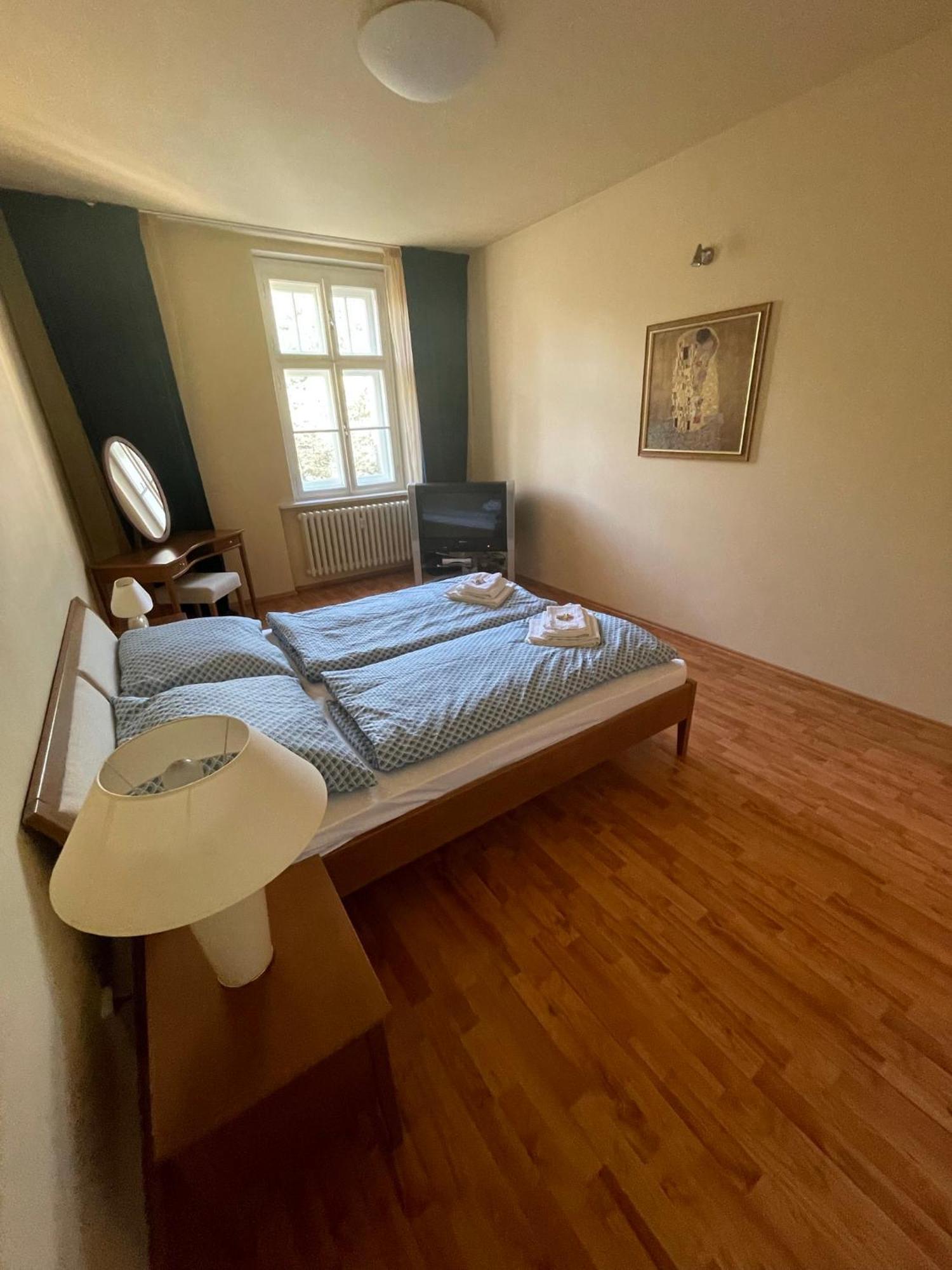 Huge Two Floor Apartment On The Park Colonnade With Free Parking For One Car, 160 Sqm Karlsbad Eksteriør billede