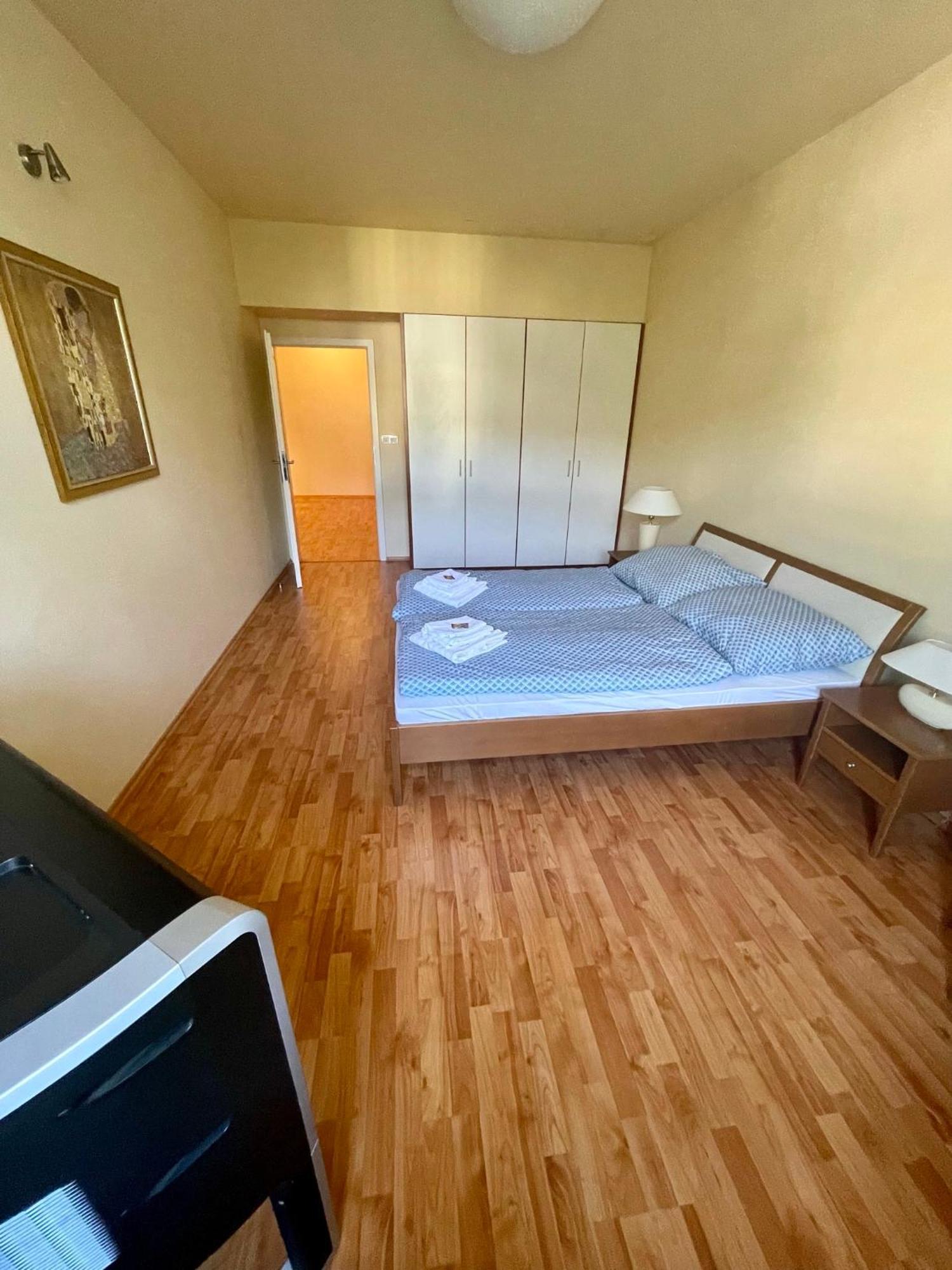 Huge Two Floor Apartment On The Park Colonnade With Free Parking For One Car, 160 Sqm Karlsbad Eksteriør billede