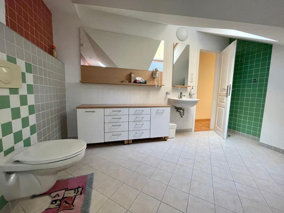 Huge Two Floor Apartment On The Park Colonnade With Free Parking For One Car, 160 Sqm Karlsbad Eksteriør billede