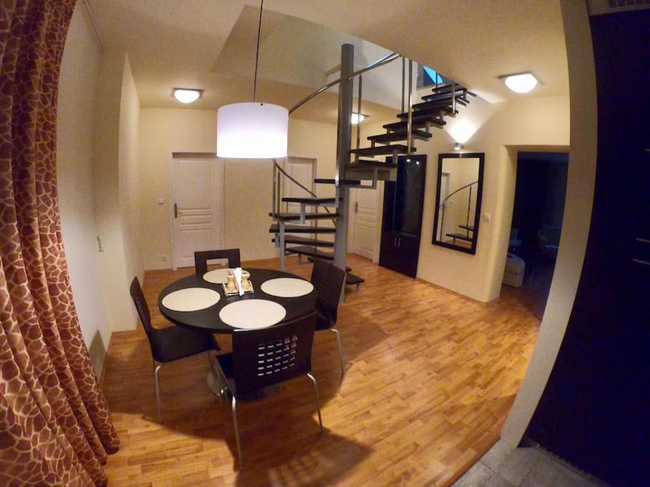 Huge Two Floor Apartment On The Park Colonnade With Free Parking For One Car, 160 Sqm Karlsbad Eksteriør billede