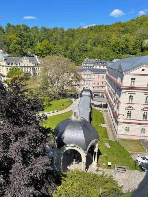 Huge Two Floor Apartment On The Park Colonnade With Free Parking For One Car, 160 Sqm Karlsbad Eksteriør billede