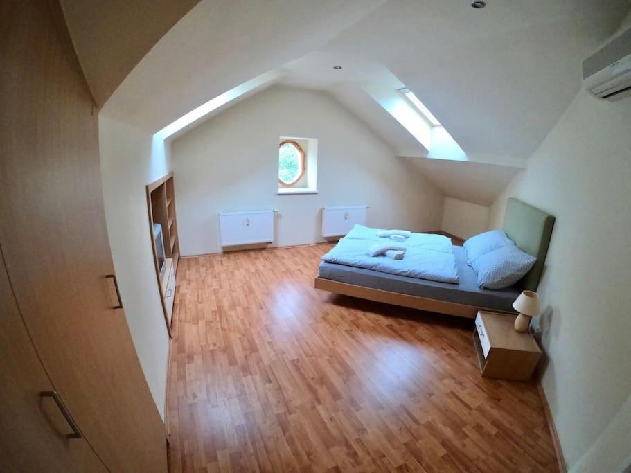 Huge Two Floor Apartment On The Park Colonnade With Free Parking For One Car, 160 Sqm Karlsbad Eksteriør billede